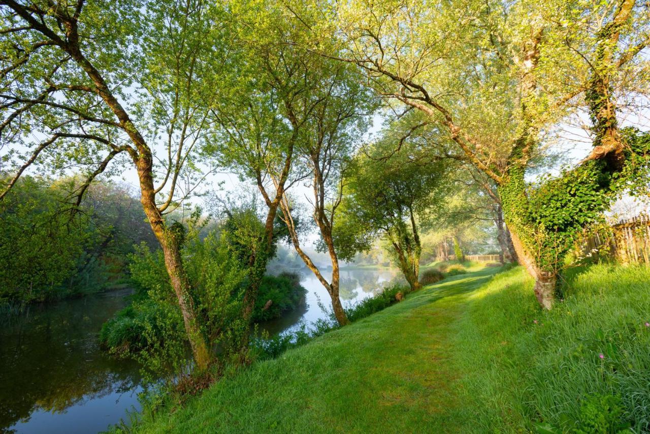 Grampound Beautiful Willow Lodge 67-4-6 Persons-Private Hot Tub-Pet Friendly-Tranquil Holiday Away From It All Yet Not Far To St Austell-The Holiday Home Has Two Bedrooms, Living & Dining Area, Equipped Kitchen -Decking-Al Fresco Dining-Fishing Lakes-Pet Frien מראה חיצוני תמונה
