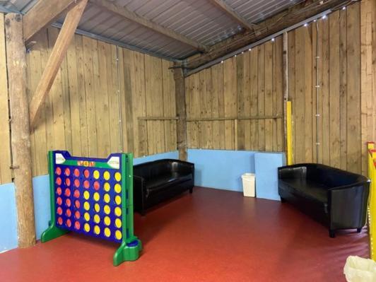 Grampound Beautiful Willow Lodge 67-4-6 Persons-Private Hot Tub-Pet Friendly-Tranquil Holiday Away From It All Yet Not Far To St Austell-The Holiday Home Has Two Bedrooms, Living & Dining Area, Equipped Kitchen -Decking-Al Fresco Dining-Fishing Lakes-Pet Frien מראה חיצוני תמונה