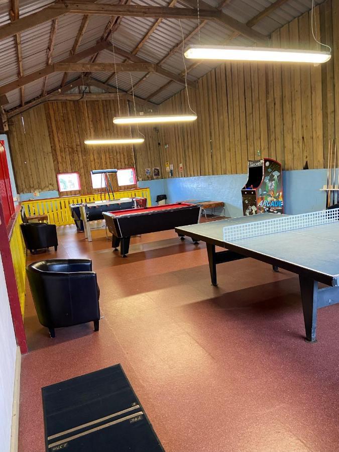 Grampound Beautiful Willow Lodge 67-4-6 Persons-Private Hot Tub-Pet Friendly-Tranquil Holiday Away From It All Yet Not Far To St Austell-The Holiday Home Has Two Bedrooms, Living & Dining Area, Equipped Kitchen -Decking-Al Fresco Dining-Fishing Lakes-Pet Frien מראה חיצוני תמונה